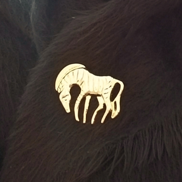 Vintage Gold Tone Zebra Animal Brooch Pin - Picture 3 of 3